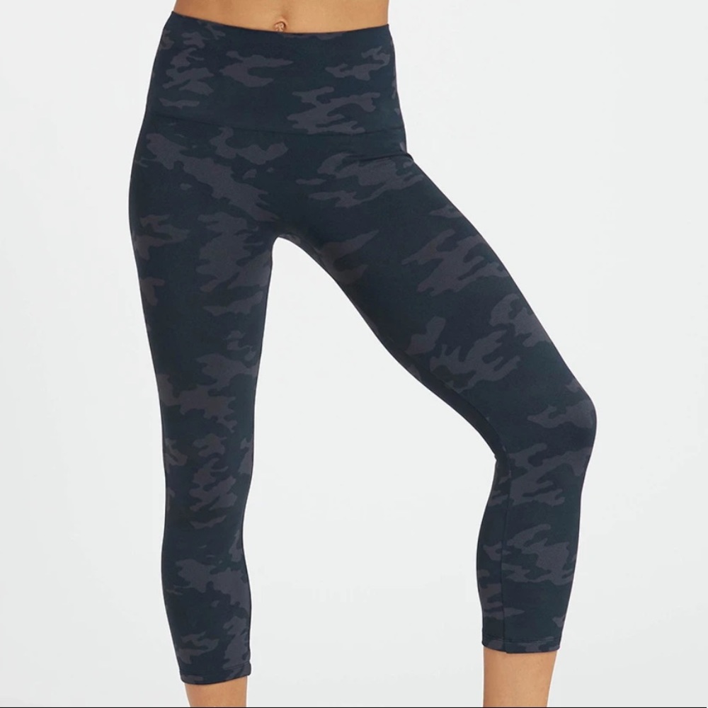 Spanx Look at Me Now Seamless Cropped Leggings